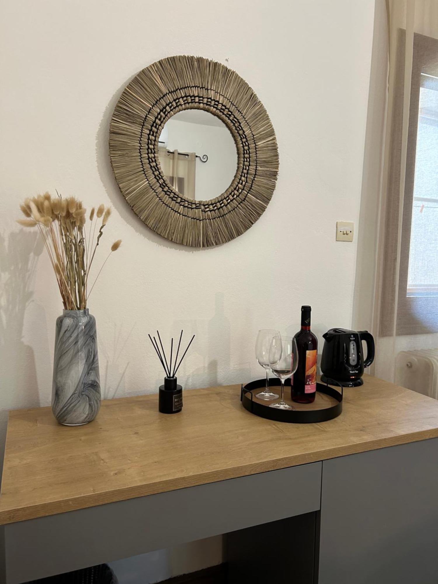 Artemis Airport Apartment *